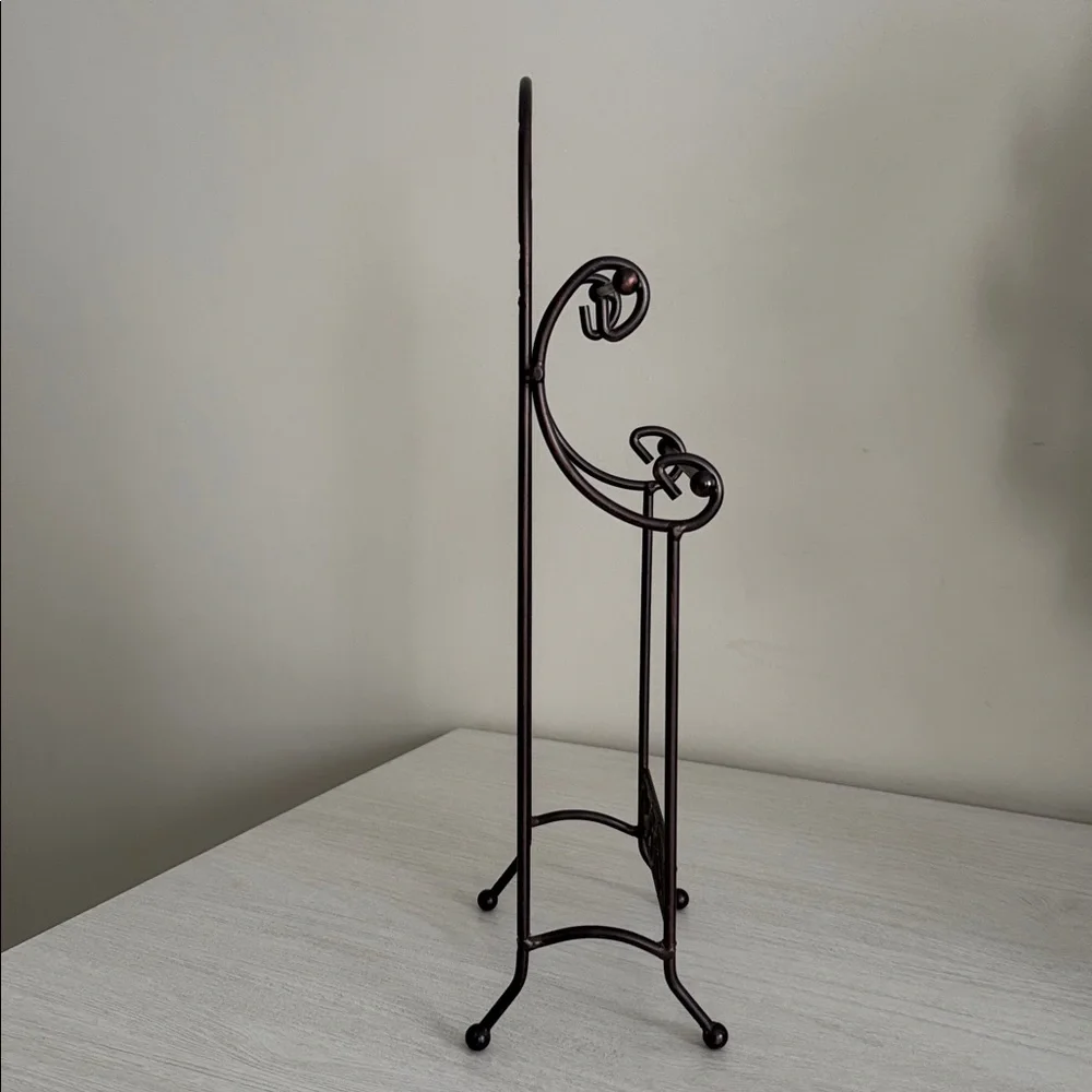 Vintage Dark Bronze Metal Fingertip Towel Holder EUC